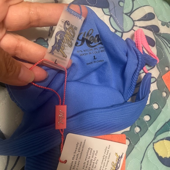 2 piece swimsuit size L - Picture 5 of 5